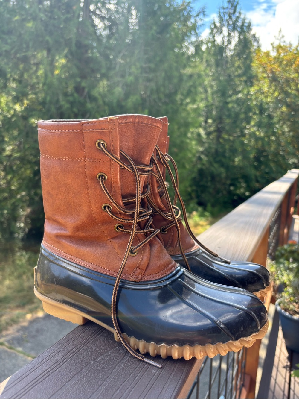 L.L. Bean Women’s Brown Leather and Black Rubber Lace-Up Boots - Picture 2 of 4